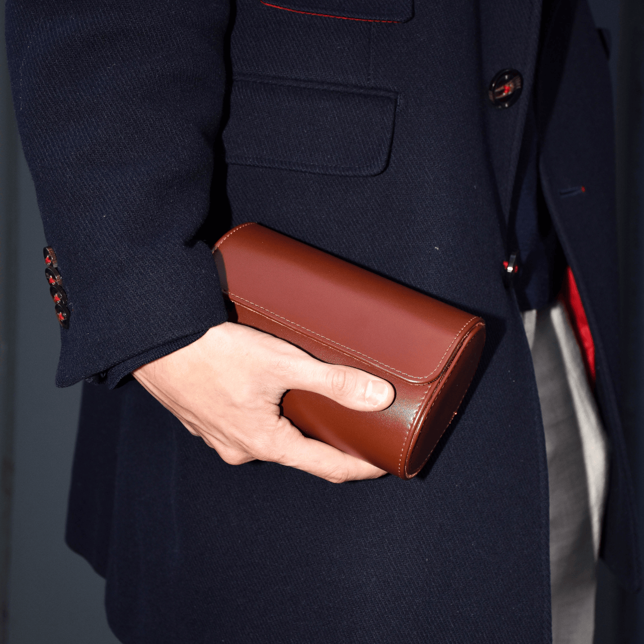 Étui de voyage 2 montres en simili cuir marron, vu fermé