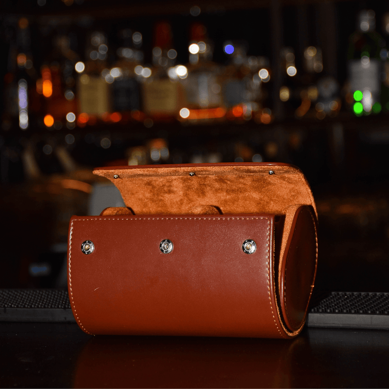 Étui horloger marron ouvert avec emplacement pour 2 montres